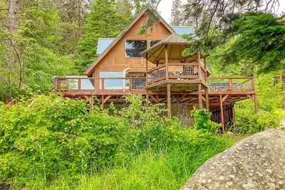 Image de Nana and Papa's | Lakefront, dog-friendly home in Joseph with amazing yard, deck