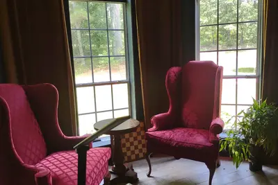 Image de Quiet hideaway just outside of Oxford Ms. Surrounded by forest and lake access.