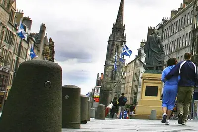 Image de Fantastic corner 2 bedroom property with astounding views of the famous historic Royal Mile.