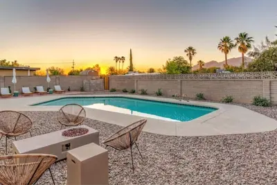 Image de Spacious Pet-Friendly Winter Getaway with Firepit • Pool • Mountain Views