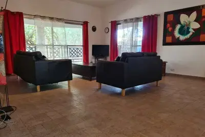 Peace House in Gunjur, Style and Comfort, Just off Gunjur Highway