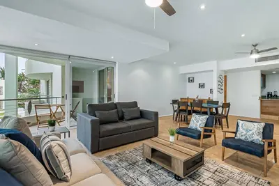 Image de Nitta Condo # 103 Stylish condo near the beach with ocean views, on-site pool