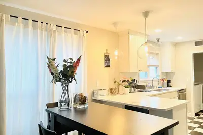 Image de High-end neighborhood, large fenced backyard_2025 Summer special is on! !