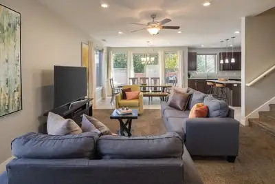 Image de New Listing: Discounts | Pool/Spa | Garage | Kid/Pet Friendly | Dt Location | 442