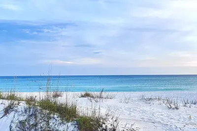 Image de Brand New House ~ Modern Luxury ~ 30 min Beach ~3 min dining