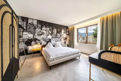 Image de Appartement \"Goldfinger Extraordinary\" avec vue sur la montagne, piscine partagée et Wi-Fi