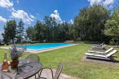 Image de Surrounded by greenery and nature, a newly restored villa and an annex ideal for a group up to 14 pe