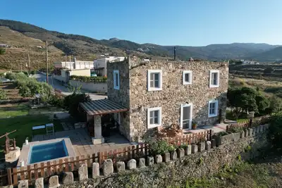 Image de Traditional stone build villa with small swimming pool, yard and bbq!