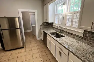 Image de King bed, 1 Queen bed, 1 Double bed. Military Graduations and Long Stays Welcome