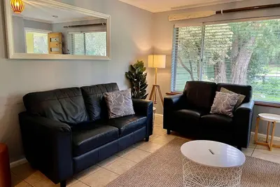 Image de Wrentree - Available  20th - 29th Jan  - Pet Friendly Outside Inside is Neg case by case - 26b Laurel Tce