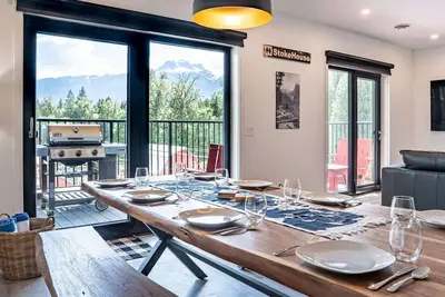 Image de Revelstoke- Condo with Hot Tub-Stoke House