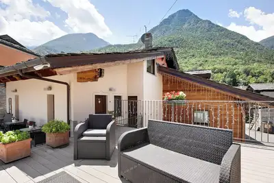 Image de Appartement 'La Maison de Amélie - Bed' avec vue sur la montagne, terrasse partagée et Wi-Fi