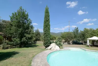 Image de Gite de campagne avec parc et vue sur les monts du Vaucluse