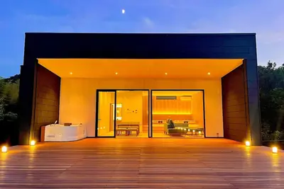 Image de Just a minutes walk to the beach Listen to the s / Takamatsu Kagawa