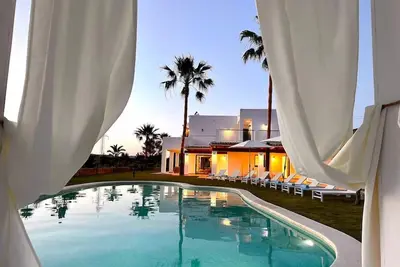 Image de Maison de vacances pour 9 personnes  + 1 enfant env. 200 qmà San Antoni de Portmany, Ibiza (Côte ouest d'Ibiza)