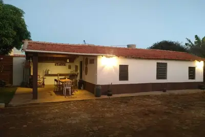 Image de House in the center of Cesário Lange for daily rental. Area with swimming pool and garden.