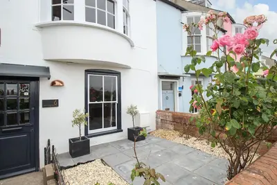 Image de 6 The Terrace, pet friendly, with open fire in Brewers Quay Harbour