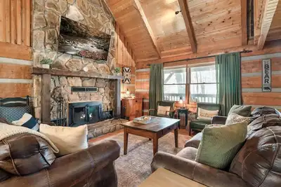 Image de Cozy Gatlinburg Cabin Near Dollywood! Hot Tub, Family-Friendly & Great Location!