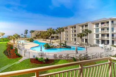 Image de 2nd-floor condo with beach access, pool, tennis, pickleball, hot tub, balcony