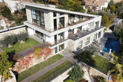 Image de A contemporary 5-bed masterpiece with sea & sunset views