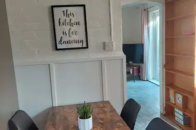 Image de Lovely 3 bed terraced family house with private parking & garden in Kew Garden