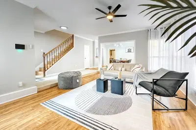 Image de \"All furnishExceptional 3-Bedroom, Immerse Yourself in Comfort. \"\n