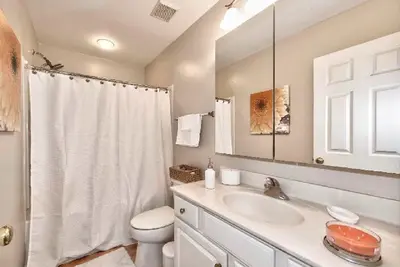 Image de Professionally Furnished 2bd Townhouse Pet friendly  few minutes from Waverly