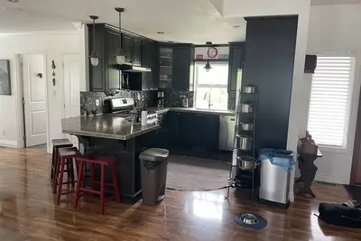 Image de Unbeatable location! Five minutes from town, boat launch and kids playground.