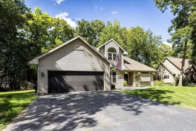Image de Oshkosh Eaa Premier Location ~ Beautiful home steps away from all the action!
