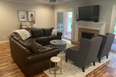 Image de Newly Remodel - 1 Mile to Stadium-Sleeps 8