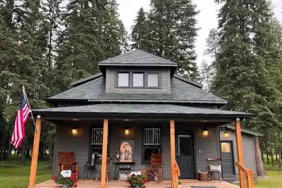 Image de Whitefish, Mt! Cornhole, Firepit! Privacy yet 8 min. to downtown!