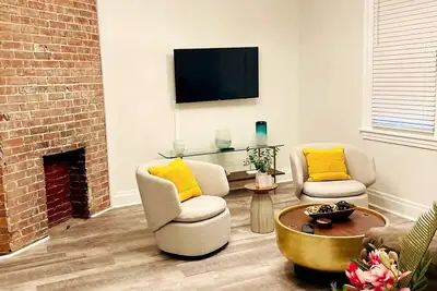 Image de 2 Bedroom Apt. - Stylish, Modern, and Convenient!