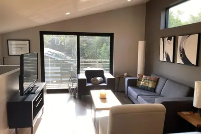 Image de Laneway close to UofS, downtown, and City Hospital. Pet friendly!