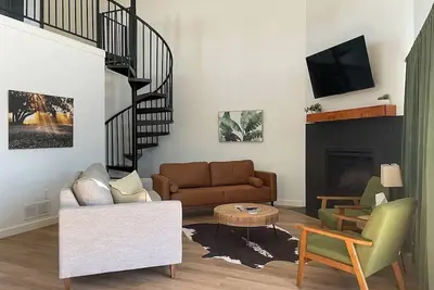 Image de Gorgeous, Secluded Hill Country Escape Near River + Game room!