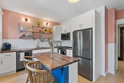 Image de Artfully Renovated space in Walker's Point. Milwaukee's Best Neighborhood.