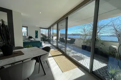 Image de Lakeview Luxe - Pool, Gym, Tesla Ev Charger - Prime Kingston Foreshore Location!