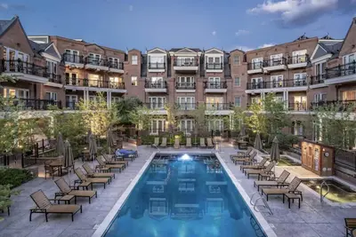 Image de Cozy ski retreat beautiful views of the mountains and close to amenities.