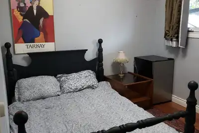 Image de Two-storey bungalow near Lake Ontario with shower pool and castle playhouse.