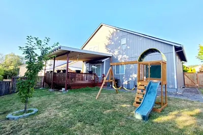 Image de Spacious & Conveniently Located 4/2. 5 House