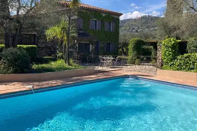 Image de Grand Mas Familial de Provence, piscine, chambres climatisees.