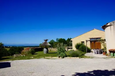 Image de Propriété de charme rénovée sur 3700 m2, vue exceptionnelle sur les Pyrénées.