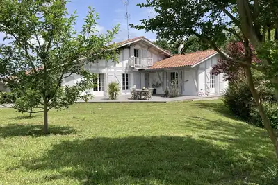 Image de Basquaise Avec Piscine Dans Écrin de Verdure à 5 min des Plages! Calme Absolu!