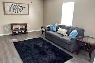 Image de Upstairs Duplex Near Vhs Stadium