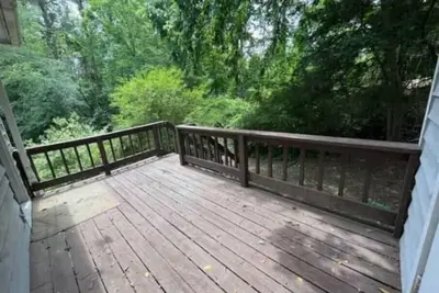 Image de Comfortable Home! Great Locale! \n