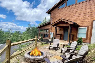 Image de Bearly Behaving (2-Bedroom Cabin) with Pool and Mountain view by RedAwning