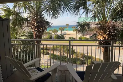 Image de Gulf Coast Get Away - Steps from the beach!