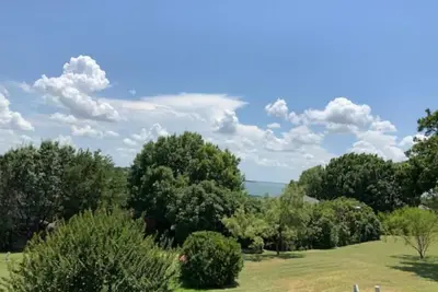 Image de Ground Level Luxury Duplex located in a Private community, 30 mins from Dallas.