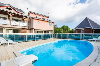 Image de Résidence en bord de mer avec piscine