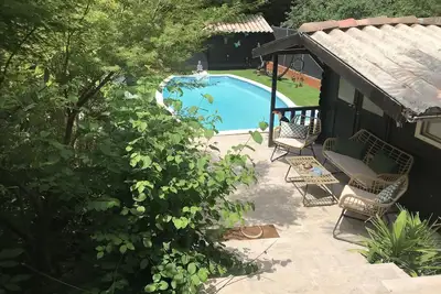 Image de Villa avec piscine au cœur de la valee du Bois de Galembrun.