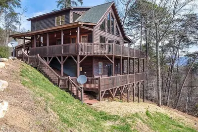 Image de Pvt Mountain log Cabin with Views, Hot tub, pet friendly, central location